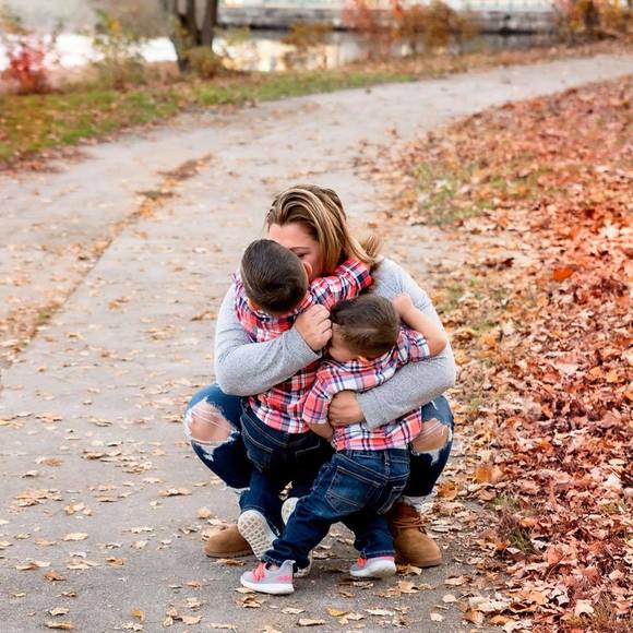 Profile Picture of Nicole Knell (@mrsk1014) on Poshmark