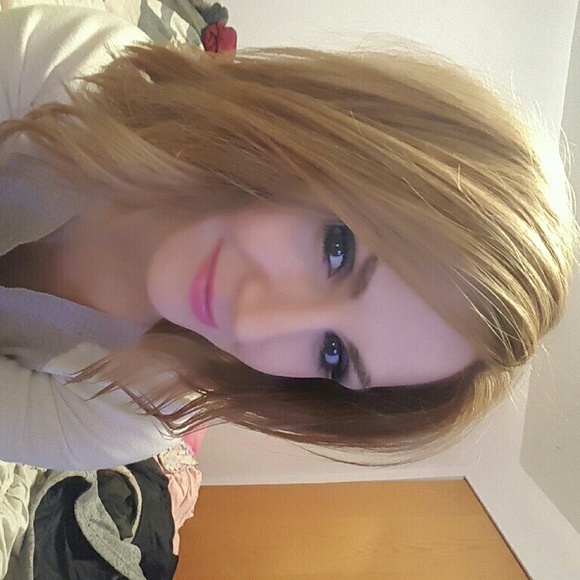 Profile Picture of Amber Corbridge (@amblock31) on Poshmark
