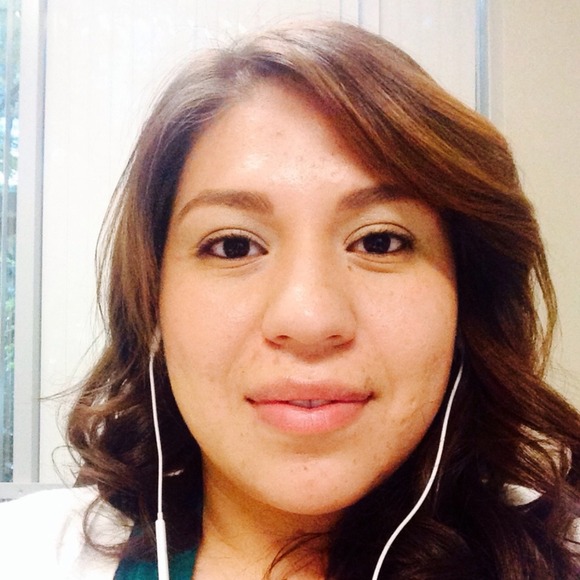 Profile Picture of Elisa Cruz (@eacruz) on Poshmark