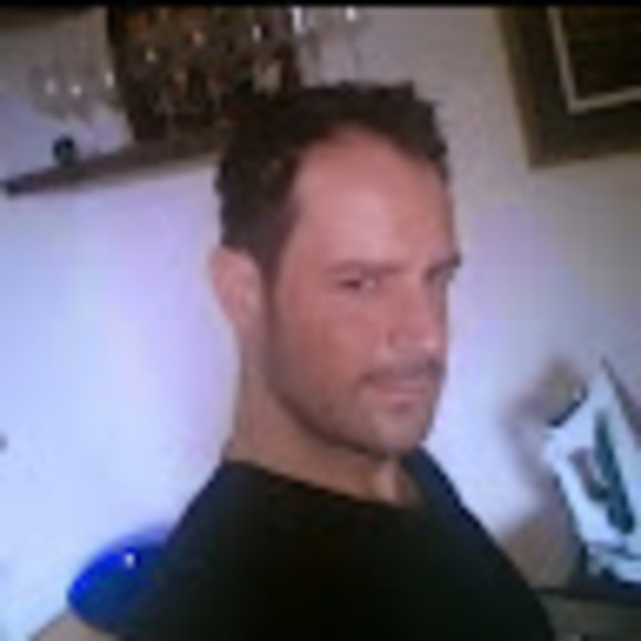 Profile Picture of Manuel Montoya (@manuelm10212) on Poshmark