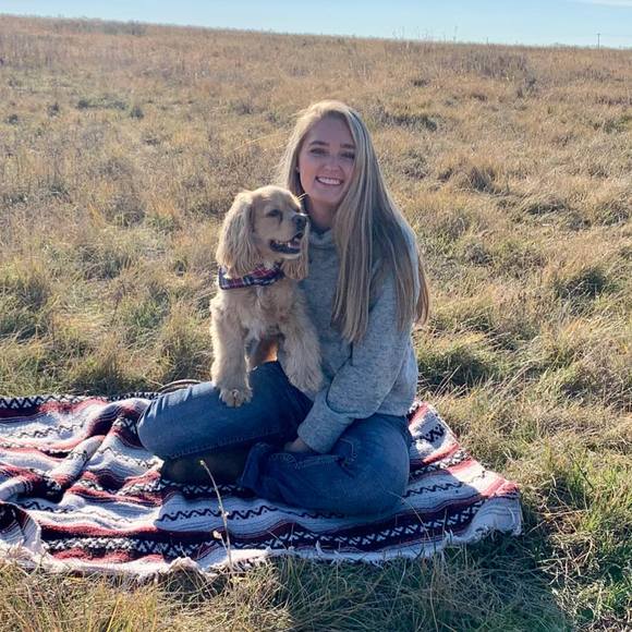 Profile Picture of Paige Schlumpf (@peschlumpf) on Poshmark
