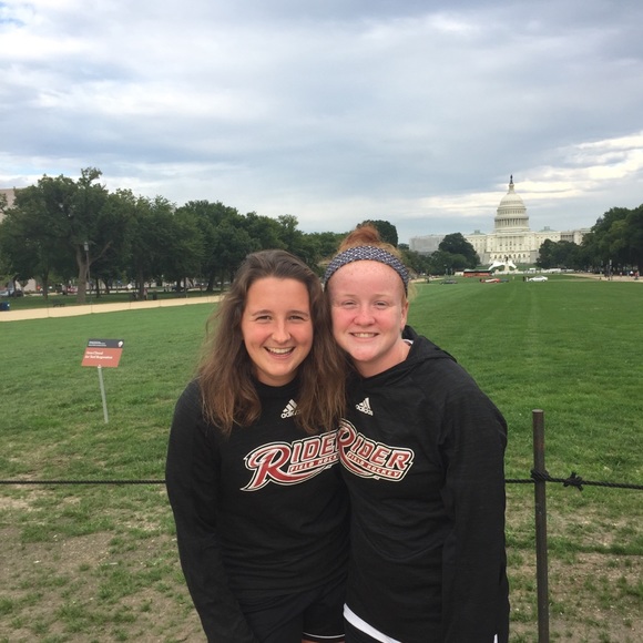 Profile Picture of Gillian Gunn (@ggunn611) on Poshmark