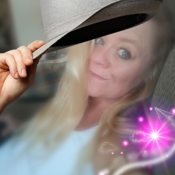 Profile Picture of Lori Wingo (@loriwingo) on Poshmark