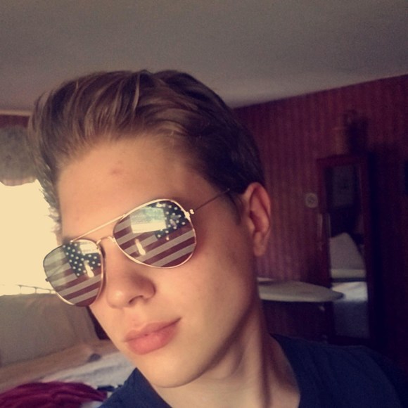 Profile Picture of Robby Aurilio (@robbyaurilio) on Poshmark
