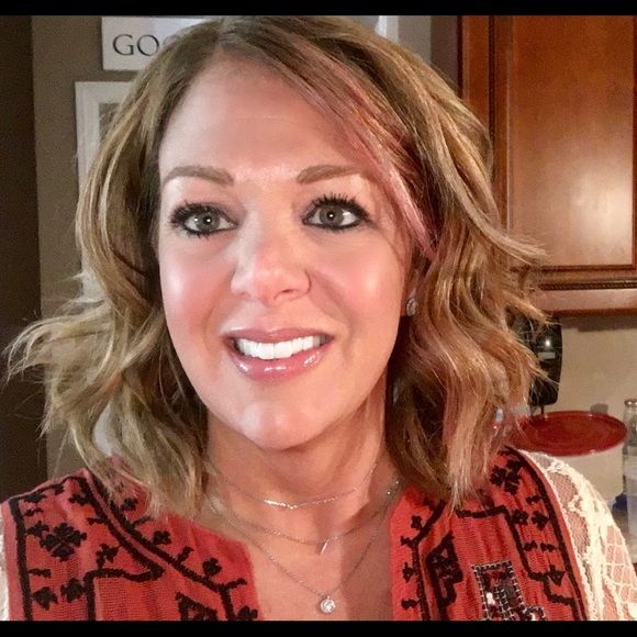 Profile Picture of Denise Urso (@deniseurso7867) on Poshmark