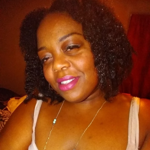 Profile Picture of Shanice Shanice (@notmyproblem7up) on Poshmark