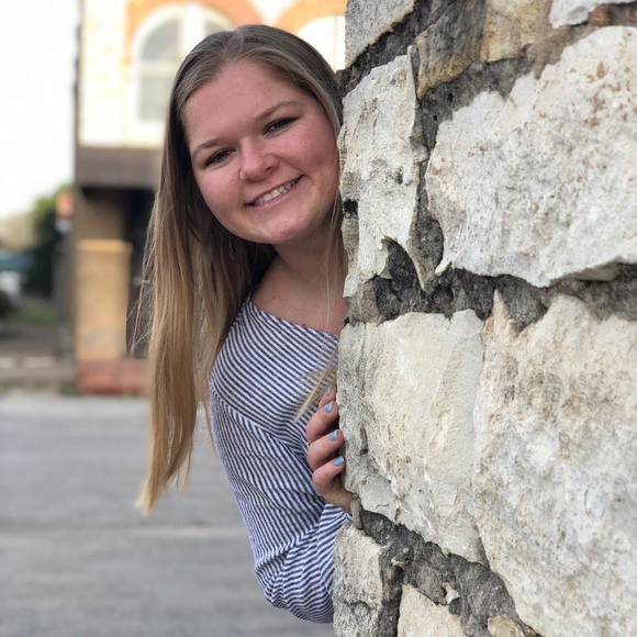 Profile Picture of Henley blake Elam (@henleyblake) on Poshmark