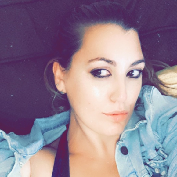 Profile Picture of Jillian Bonomolo (@heyyjills712) on Poshmark