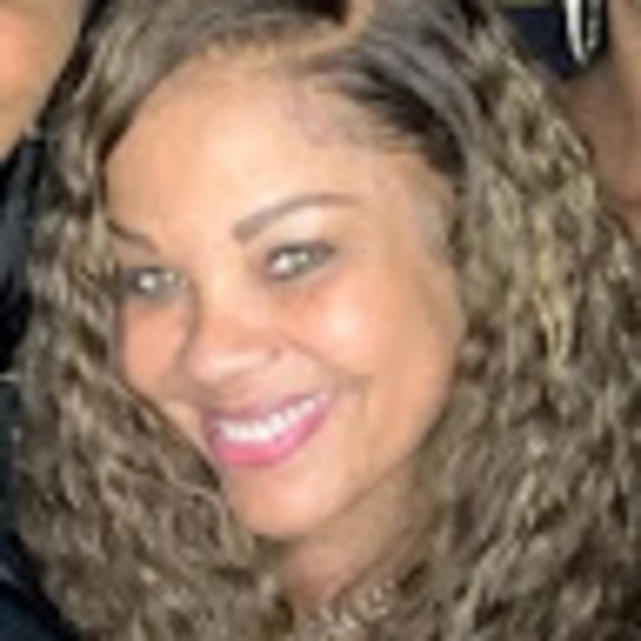 Profile Picture of Devona Smith (@devonasmith143) on Poshmark