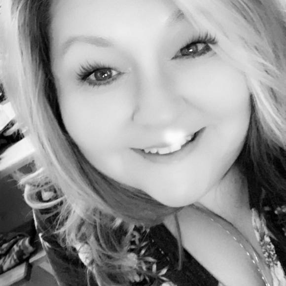 Profile Picture of Shelly smith Leister (@sel87) on Poshmark