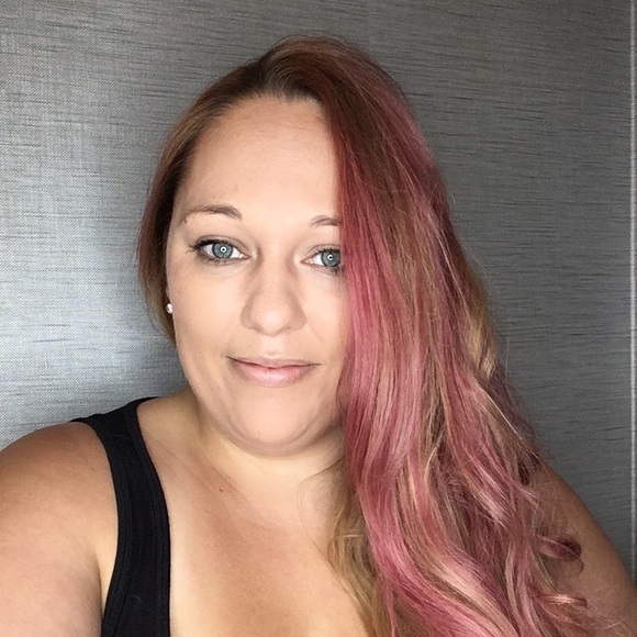 Profile Picture of Cyndie Meuse (@cynd357) on Poshmark