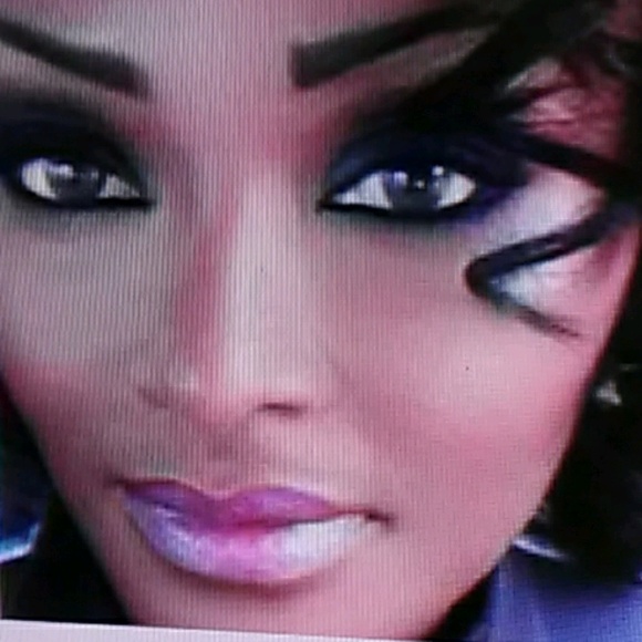 Profile Picture of Charlayne Fowler (@charlaynefowler) on Poshmark