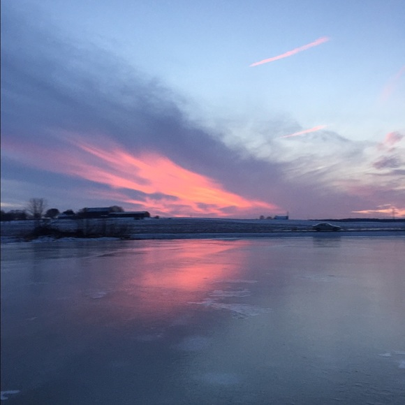 Profile Picture of Josie Zettler (@josie_zettler) on Poshmark