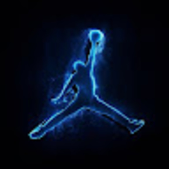 Profile Picture of Brianna Webster smith (@weasel0522) on Poshmark