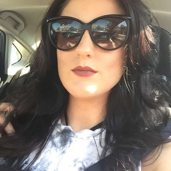 Profile Picture of Katie Horgas (@katiescloset90) on Poshmark