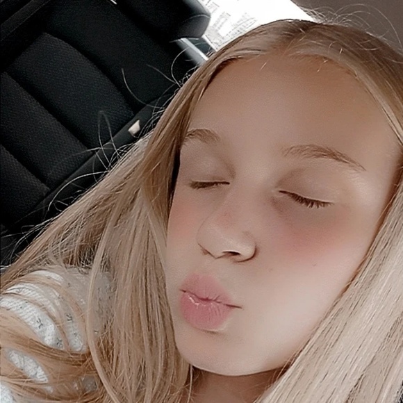 Profile Picture of Tessa Fischer (@tessa_fischer) on Poshmark