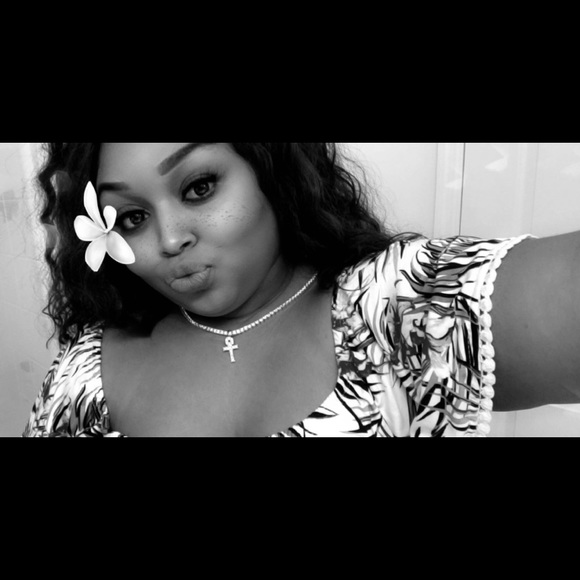 Profile Picture of Johnetta Bowles (@johnettabowles) on Poshmark