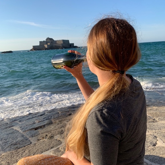 Profile Picture of Dani Mills (@thewanderingway) on Poshmark