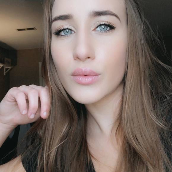 Profile Picture of Sasha Rodacker (@srodacker) on Poshmark