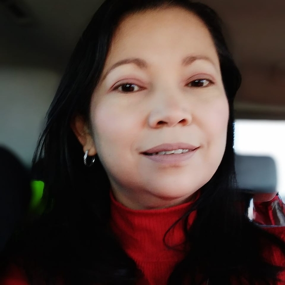 Profile Picture of Pamela Chow (@pamelachowt41) on Poshmark