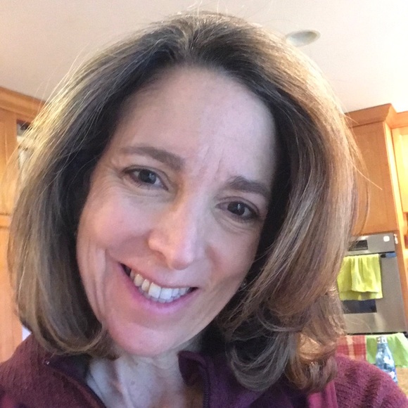 Profile Picture of Kari Scaglione (@kscags1) on Poshmark