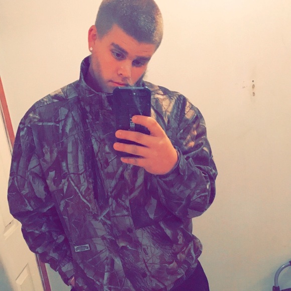 Profile Picture of Colin Piselli (@olegeezercolin) on Poshmark