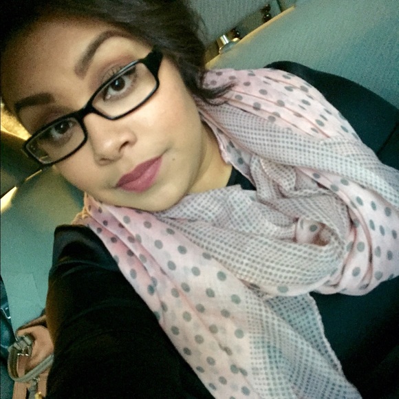 Profile Picture of Joeselyn Sequeira (@josieseq19) on Poshmark