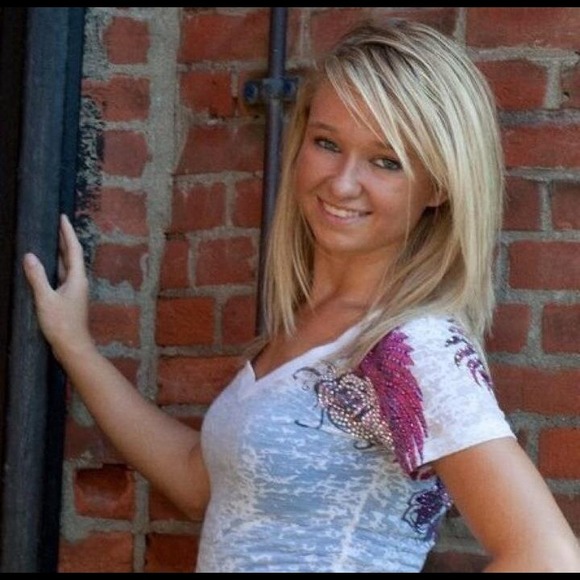 Profile Picture of Mikayla Pfab (@mikaylarenee15) on Poshmark