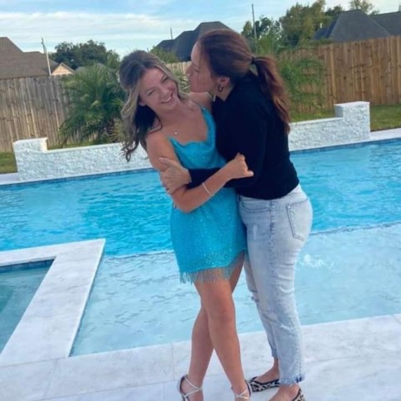 Profile Picture of Beth Dupuy (@bethannetreble) on Poshmark