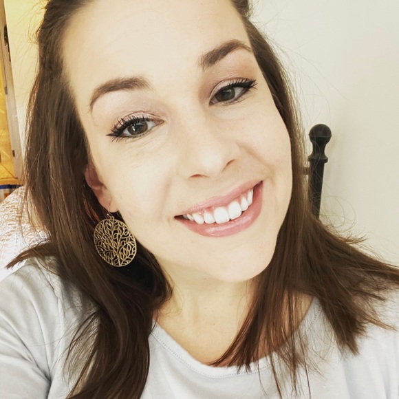 Profile Picture of Alyssa Chodkowski (@lyss_0602) on Poshmark