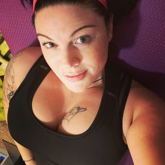 Profile Picture of Amanda Fitzgerald (@xzombiegirl77x) on Poshmark