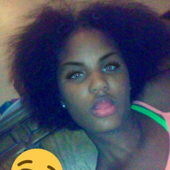 Profile Picture of Demetria Duvall (@demetriaa_d) on Poshmark