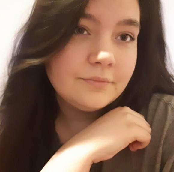 Profile Picture of Alyssa Engle (@koneko98) on Poshmark