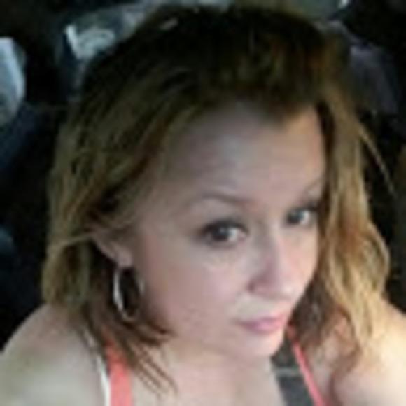 Profile Picture of Rebecca Hogan (@rhogan0312) on Poshmark