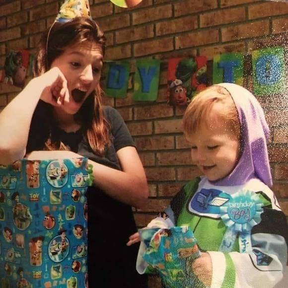 Profile Picture of Merissa Linsinbigler (@merlin94) on Poshmark