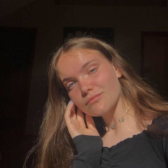 Profile Picture of Haley Barger (@hrb0710) on Poshmark