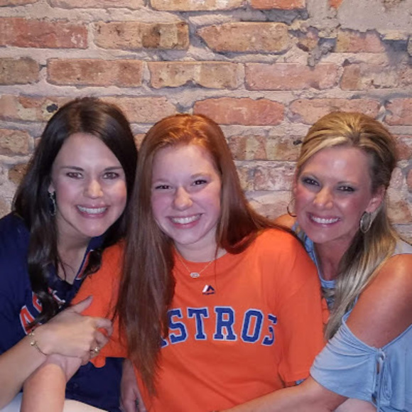 Profile Picture of Meryl Eaves (@meryl_eaves) on Poshmark