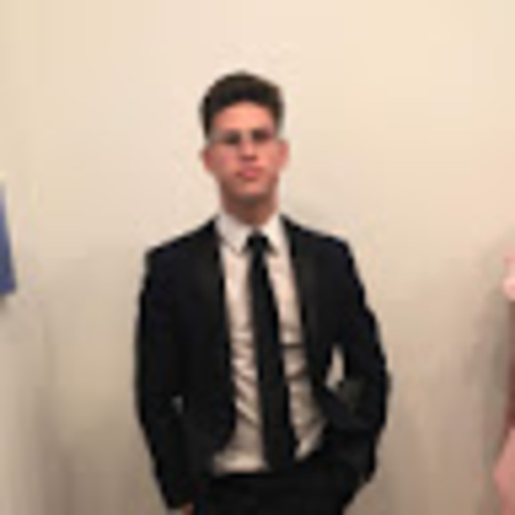Profile Picture of David Fuentes (@davidfuentes333) on Poshmark