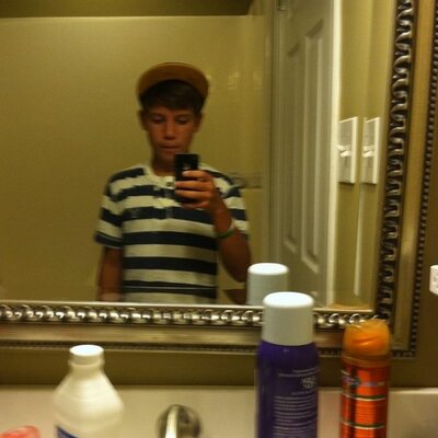 Profile Picture of Dustinon Twitter