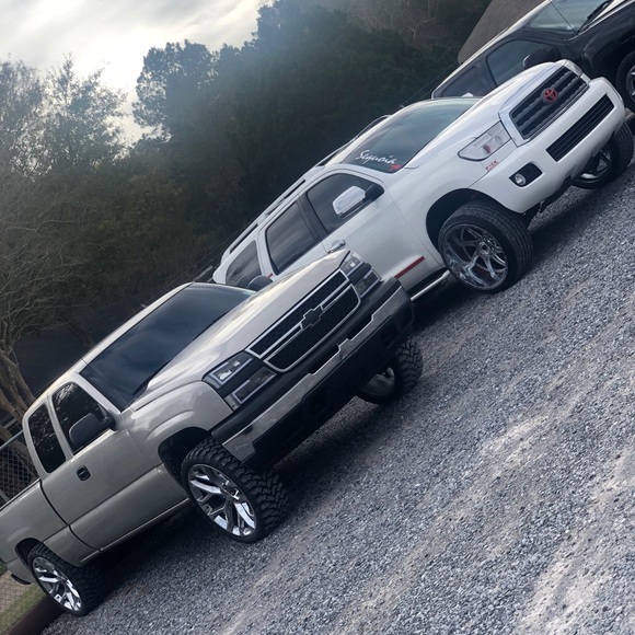 Profile Picture of Tyler Joseph (@joejoeeee) on Poshmark