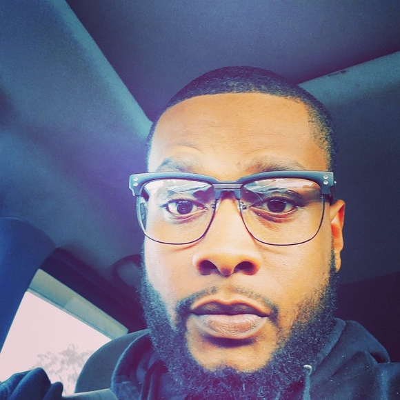 Profile Picture of Stephon Hill (@hillboy32) on Poshmark