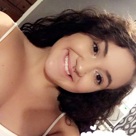 Profile Picture of Sammy Stringfield (@s_stringfield) on Poshmark