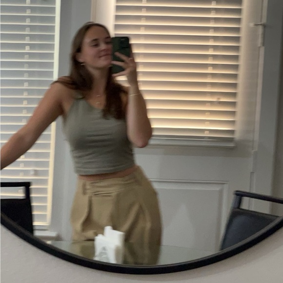 Profile Picture of Isabelle Saloom (@isabellesaloom) on Poshmark