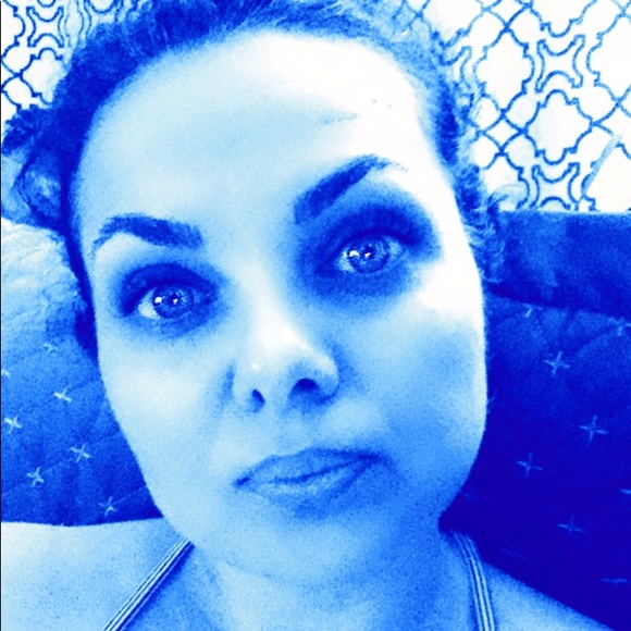 Profile Picture of Irinel Stingaciu (@mih_irina) on Poshmark
