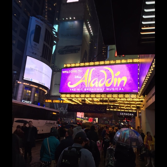 Profile Picture of Louise Rajek (@louise333) on Poshmark