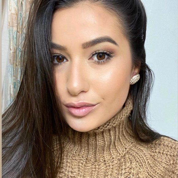 Profile Picture of Sanda Deliu (@sandadeliu) on Poshmark