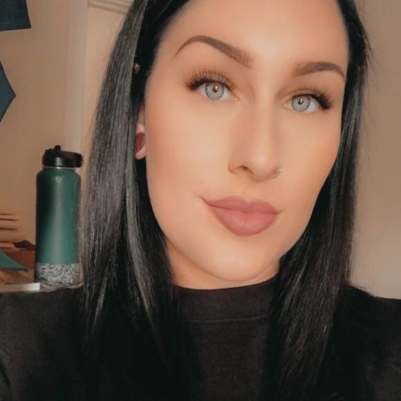 Profile Picture of Kristina Lynch (@kristina_lynch) on Poshmark