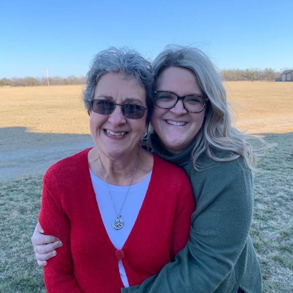 Profile Picture of Lisa Armstrong (@lma1191) on Poshmark