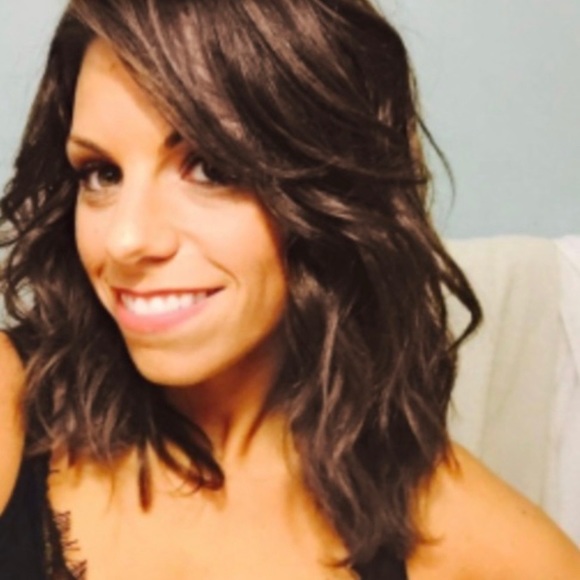Profile Picture of Andrea Cole (@liralove1231) on Poshmark