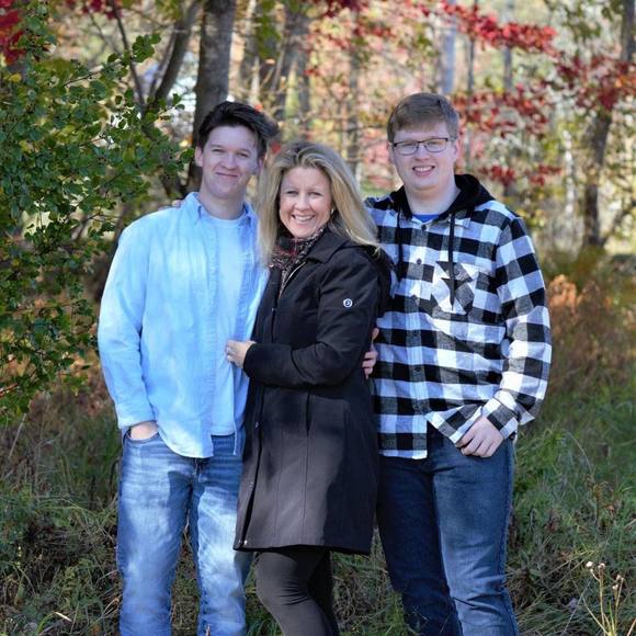 Profile Picture of Ryley Thomas (@ryley_thomas) on Poshmark